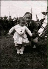 Priscilla Mary Anne Reuel Tolkien y su padre JRR Tolkien