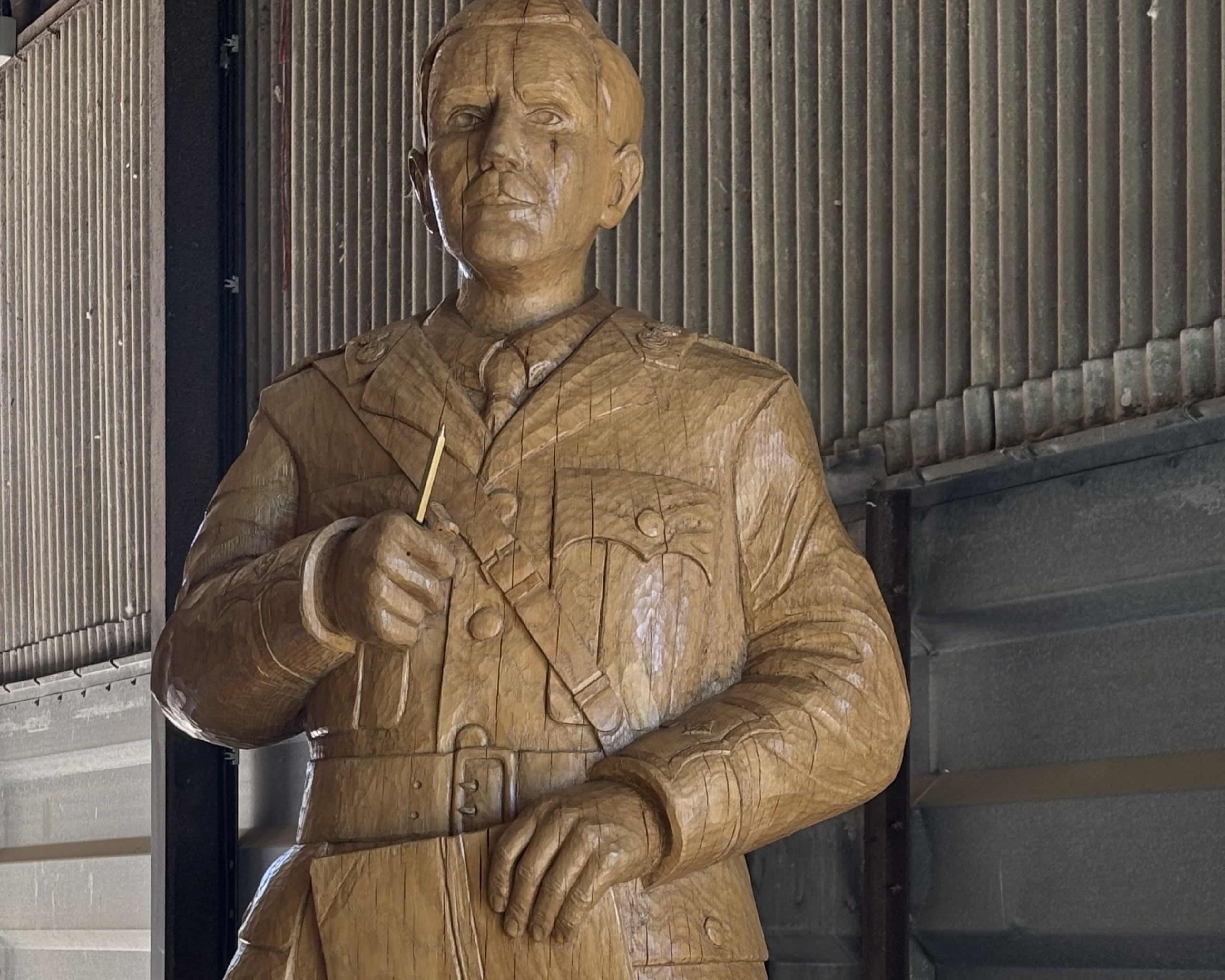 Estatua de JRR Tolkien