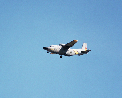 El Aguilucho hizo varios pases a baja altura sobre el albergue