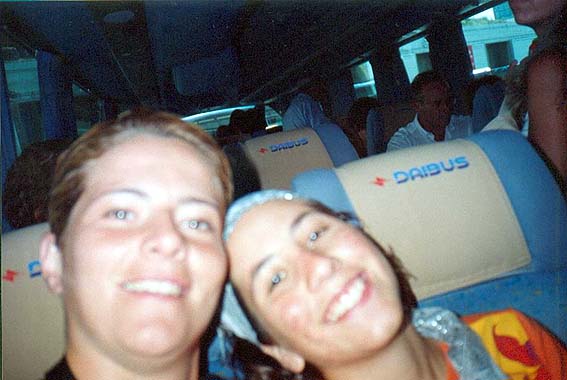 Sere y Riel en el bus de ida