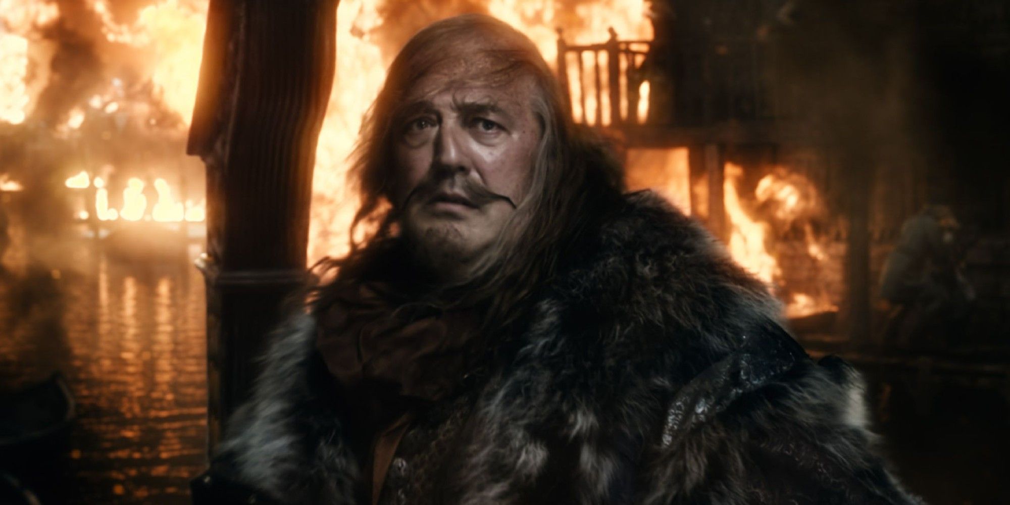 Gobernador de Esgaroth, interpretado por Stephen Fry